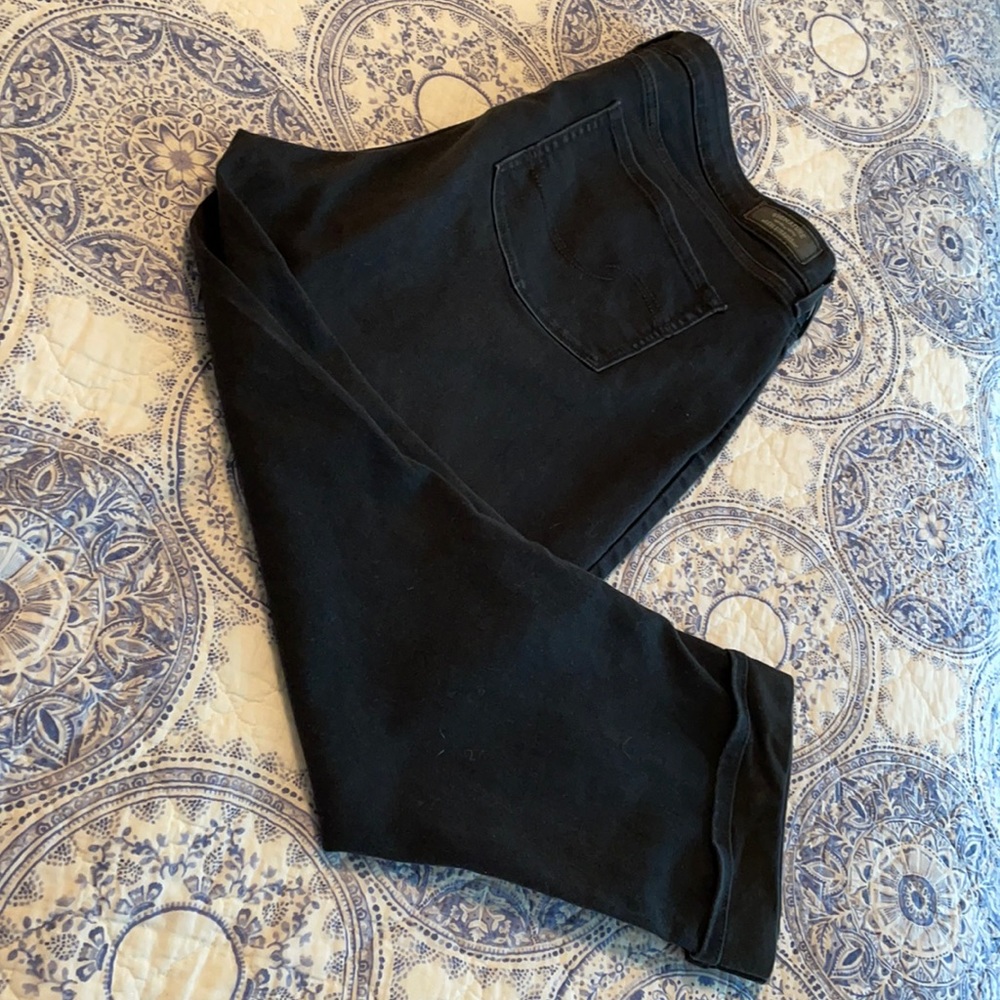 Levi’s Cuffed Capri